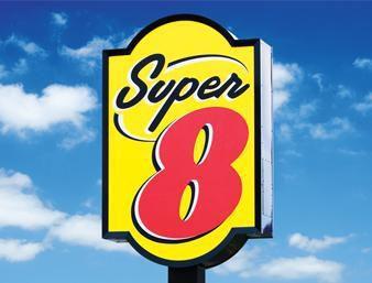 Super 8 By Wyndham Smoky Lake Екстериор снимка